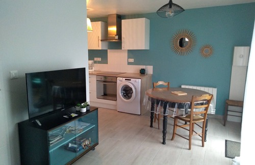 Saint-Philbert-de-Grand-Lieu House | Chalet 2-3 pers between town, lake and ocean "Calm and Serenity".