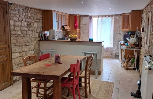 Druyes-les-Belles-Fontaines Other | Charming farmhouse with WiFi in Druyes-les-Belles-Fontaines