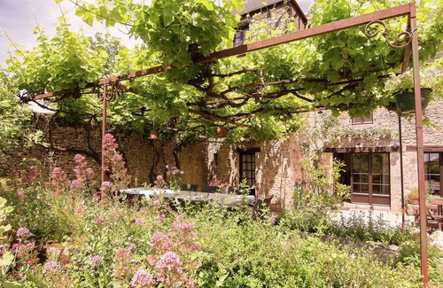 Les Eyzies Villa | Charming Estate Dordogne with Pool