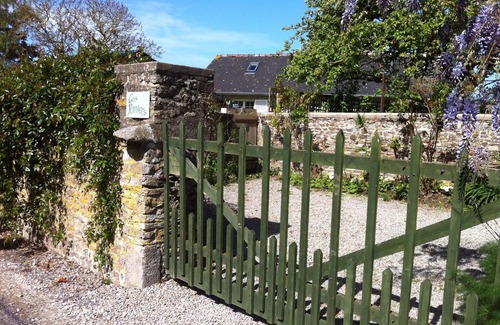 St-Georges-de-la-Riviere Cottage | Charming little house near the sea