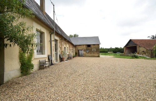 Saint-Laurent-des-Mortiers House | Charming Home with Flowers