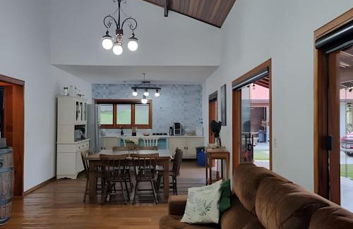 Ibiuna House | Chacara em Ibiuna Conforto Sofisticação