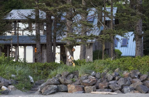 Tofino House | Chahayis a private home on Chesterman Beach