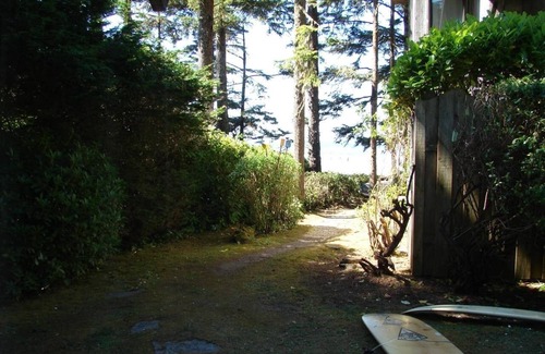Tofino House | Chahayis a private home on Chesterman Beach