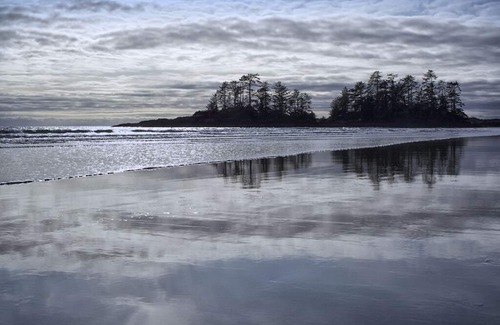 Tofino House | Chahayis a private home on Chesterman Beach