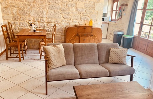 Cherves-Richemont Cottage | Chai - cute, cosy little one bedroom gite with pool