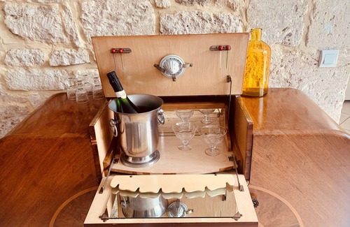 Cherves-Richemont Cottage | Chai - cute, cosy little one bedroom gite with pool