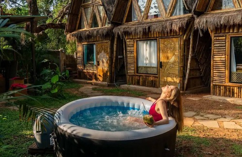 Chapora Cottage | Chakra: Premium Retro AC Cottage in Vagatornn