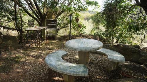 Indaiatuba Ski Chalet | Chalé europeu com vista para natureza no interior