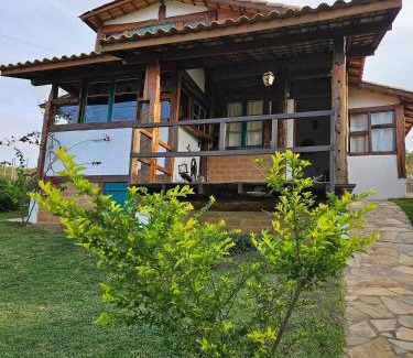 Carrancas House | Chalé Mata Virgem - 1km do centro, ao lado de várias cachoeiras, com cozinha completa e conforto para até 6 pessoas