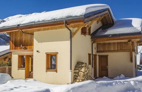 Saint-Marcel Ski Chalet | Chalet, wifi, fitness, sauna, balcony, fireplace or stove, parking, tv, ski locker, 130m²