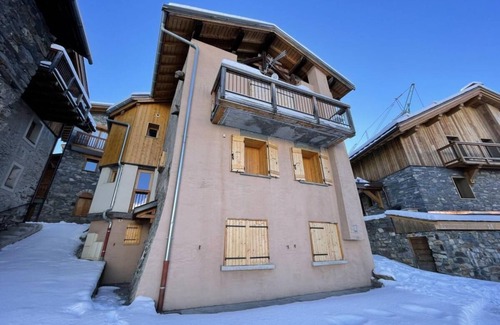 Saint-Martin-de-Belleville Ski Chalet | Chalet, 300m from resort center, Ground floor, view mountain, fireplace or stove, tv, ski locker