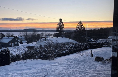 Saint-Gabriel-de-Brandon Ski Chalet | Chalet with Lake View – Spa, Firepit & Double Garage –