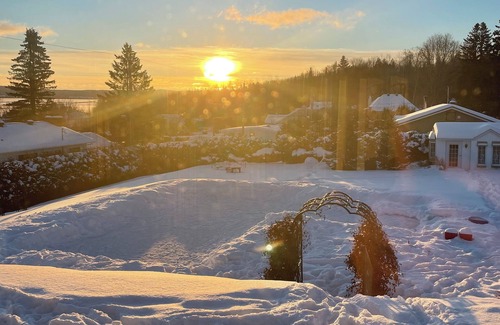Saint-Gabriel-de-Brandon Ski Chalet | Chalet with Lake View – Spa, Firepit & Double Garage –