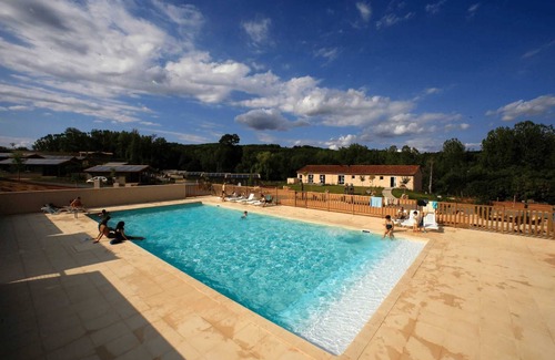 Marminiac Ski Chalet | Chalet 3 étoiles - Piscine - eebbie