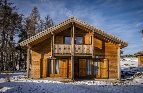 Saint-Etienne-en-Devoluy Ski Chalet | Chalet, 300m from shops, fitness, swimming pool, sauna, terrace, parking, tv, ski locker, 42m²