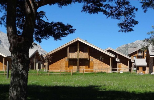 Saint-Etienne-en-Devoluy Ski Chalet | Chalet, 300m from shops, fitness, swimming pool, sauna, terrace, parking, tv, ski locker, 42m²