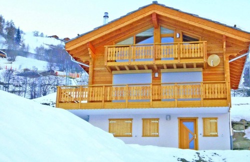 Heremence Ski Chalet | Chalet, 350m from shops, balcony, fireplace or stove, parking, tv, 150m², Thyon