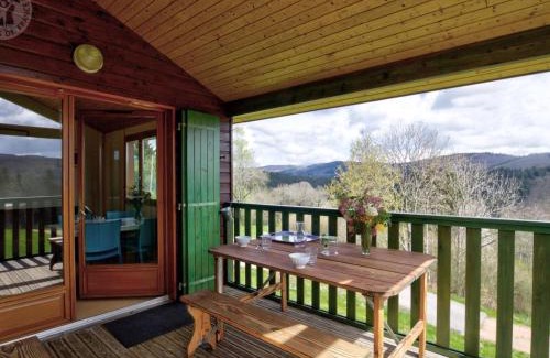 Les Noes House | Chalet 35m² PMR avec Terrasse, 2 Chambres, Piscine, Activités de Plein Air, Animaux Acceptés - FR-1-496-243