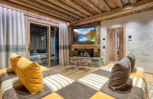 Livigno Ski Chalet | Chalet "Akchalet Akon" with Mountain View, Heated Indoor Pool & Wi-Fi