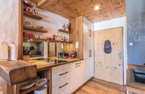 Inzell Apartment | Chalet ‘Alpenauszeit in Zirbenholz’ with mountain views in Inzell near Ruhpolding