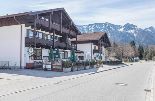 Inzell Apartment | Chalet ‘Alpenauszeit in Zirbenholz’ with mountain views in Inzell near Ruhpolding
