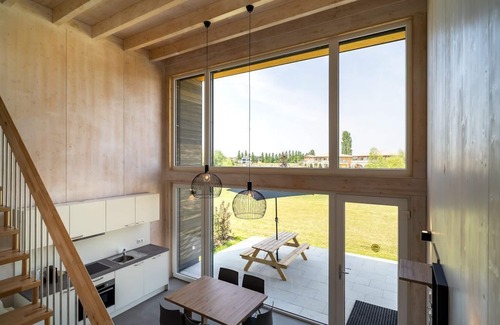 Leipheim Apartment | Chalet am Sonnensee 2 mit Moderner Einbauküche