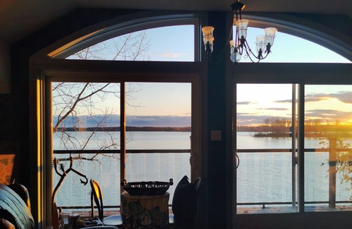 Pincourt Apartment | Chalet At The Water's Edge Near Beach CITQ 300742