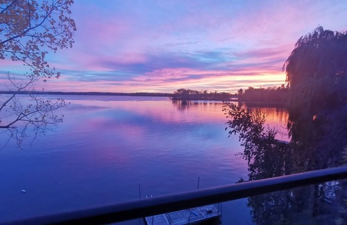 Pincourt Apartment | Chalet At The Water's Edge Near Beach CITQ 300742