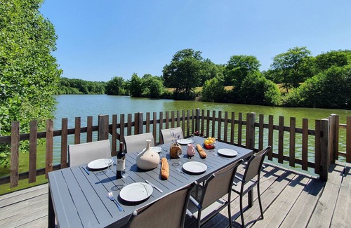 Saint-Estephe Ski Chalet | Chalet avec Terrasse sur Étang de pêche privé à Saint-Estèphe en Périgord