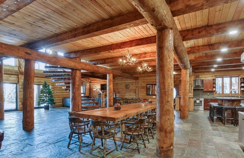 Wentworth-Nord Ski Chalet | CHALET BEAVERS POND INSIDE POOL