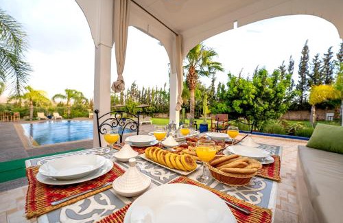 Ida Ougourd Villa | Chalet berbère 5 Chambres avec Piscine &Wifi fibre