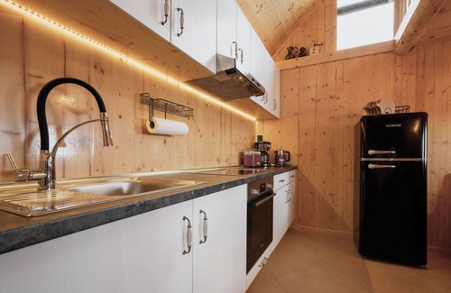 Wolfsberg Ski Chalet | Chalet 'Bergspektive - Haus Alpenspa' with Mountain View and Wine barrel bath