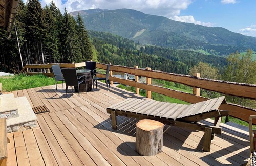 Wolfsberg Ski Chalet | Chalet 'Bergspektive - Haus Alpenspa' with Mountain View and Wine barrel bath