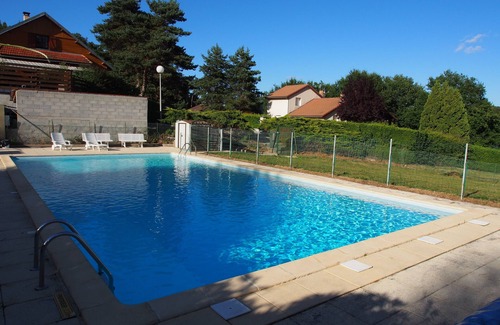 Saint-Gerons Ski Chalet | Chalet * by the lake with a boat, swimming pool, pets allowed, beds made,quiet
