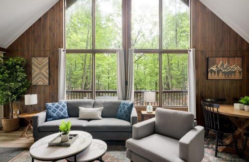 The Woods Ski Chalet | Chalet Cabin w Hot Tub WiFi Firepit Grill Deck