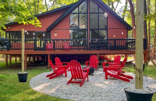 The Woods Ski Chalet | Chalet Cabin w Hot Tub WiFi Firepit Grill Deck