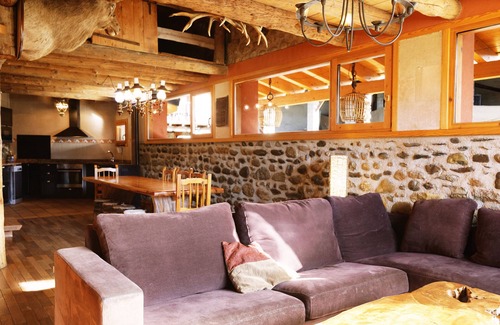 Puigcerda Ski Chalet | Chalet 'Can Ricart' with Private Terrace, Wi-Fi and Air Conditioning