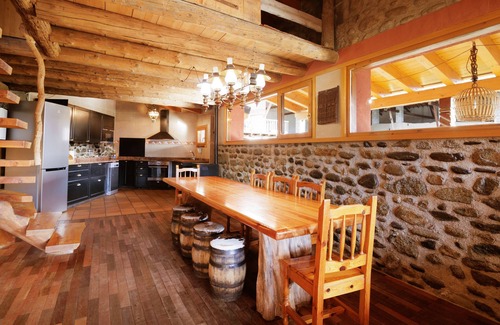 Puigcerda Ski Chalet | Chalet 'Can Ricart' with Private Terrace, Wi-Fi and Air Conditioning