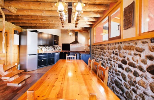 Puigcerda Ski Chalet | Chalet 'Can Ricart' with Private Terrace, Wi-Fi and Air Conditioning