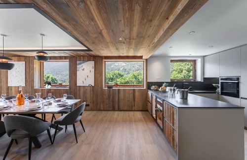 Meribel Village Ski Chalet | Chalet Carriaz Meribel Village 14pers