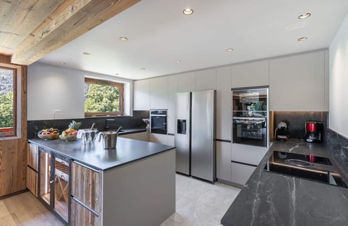 Meribel Village Ski Chalet | Chalet Carriaz Meribel Village 14pers