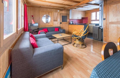 La Vue des Alpes Ski Chalet | Chalet Chalet de la Vue des Alpes by Interhome