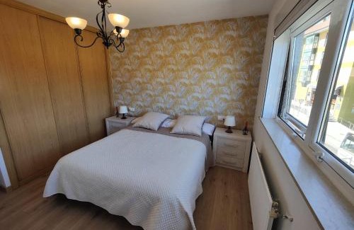Santiago de Compostela House | Chalet con WIFI , PS4 , garaje, 5 dormitorios, 3 baños, Santiago de Compostela