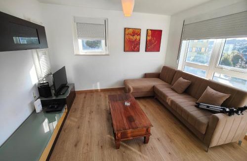 Santiago de Compostela House | Chalet con WIFI , PS4 , garaje, 5 dormitorios, 3 baños, Santiago de Compostela