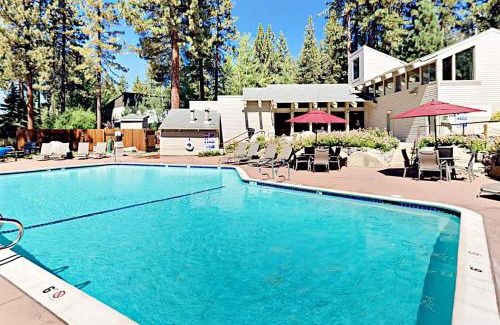 Zephyr Cove House | Chalet Court Manor