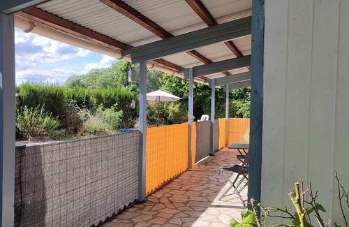 Pressignac Ski Chalet | Chalet dans la Forest. Adorable chalet, walking distance to the Charente Lac.