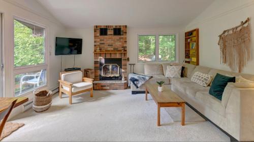 Mont Ste. Marie Ski Chalet | Chalet dans les arbres. 3 ch./trees house 3bdr