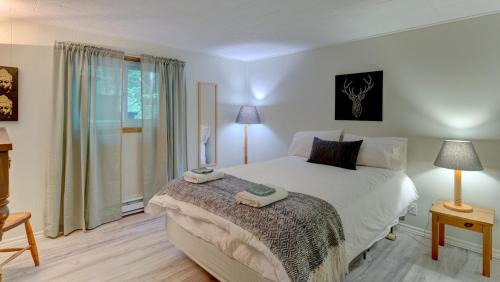Mont Ste. Marie Ski Chalet | Chalet dans les arbres. 3 ch./trees house 3bdr
