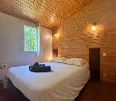 Beynat Ski Chalet | Chalet de 4 pers - Lac de Miel à 500m - Beynat - Parking Piscine